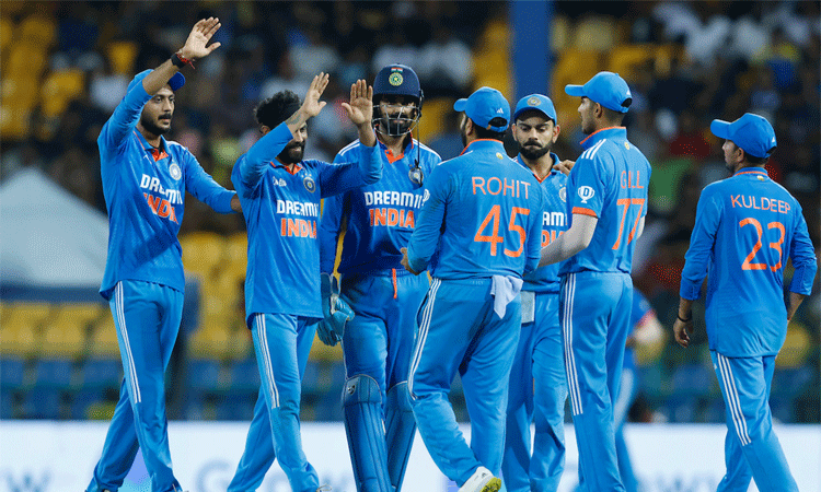 உலகக் கோப்பை கிரிக்கெட்டுக்கு முன்பாக ‘நம்பர் ஒன்’ இடத்தை பிடிக்க 3 அணிகள் போட்டி